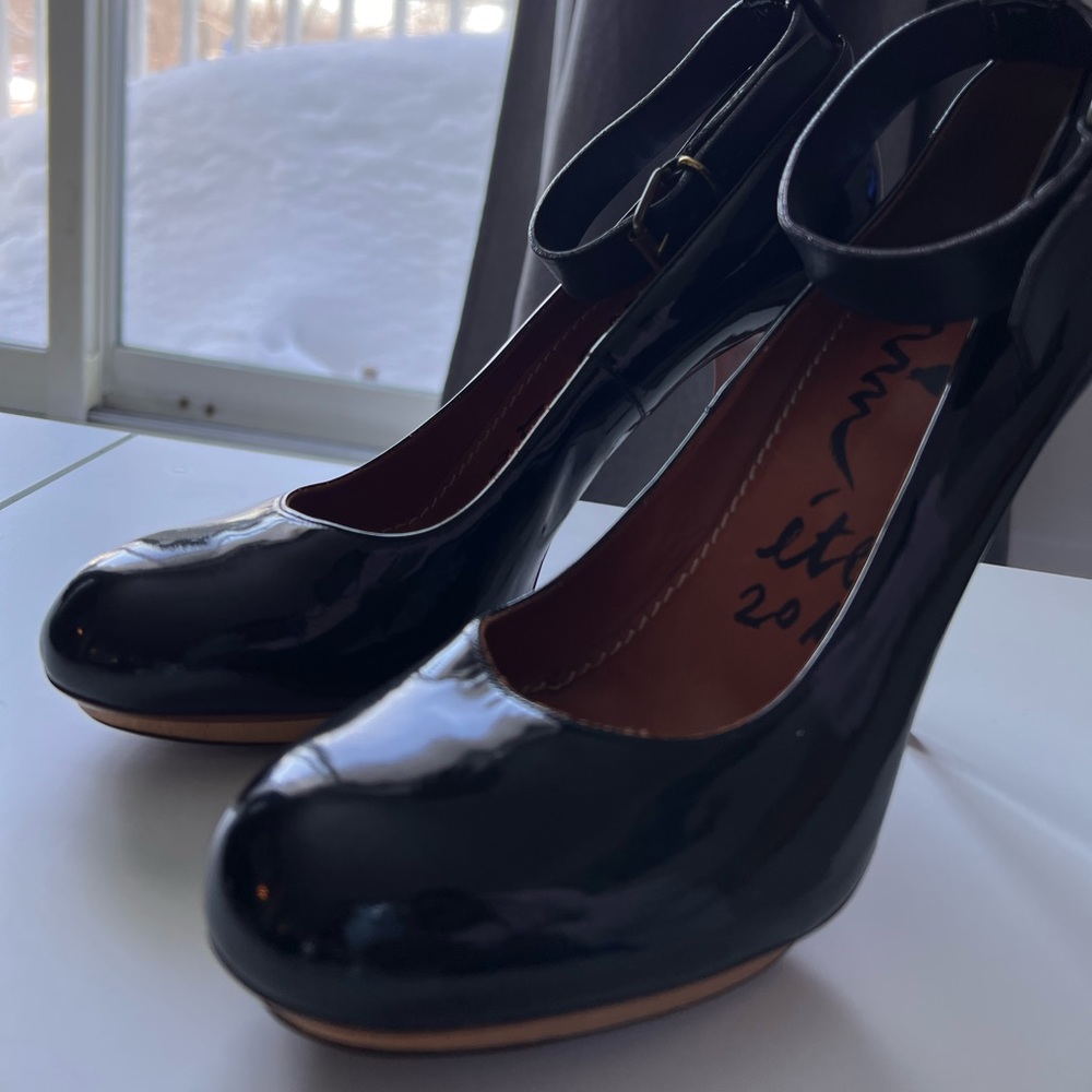 Lanvin’s 2010 collection pumps